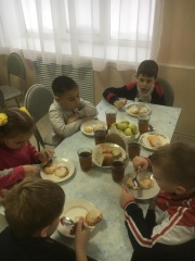 Завтрак учащихся 1 классов МОУ «СОШ №12 города Шиханы»